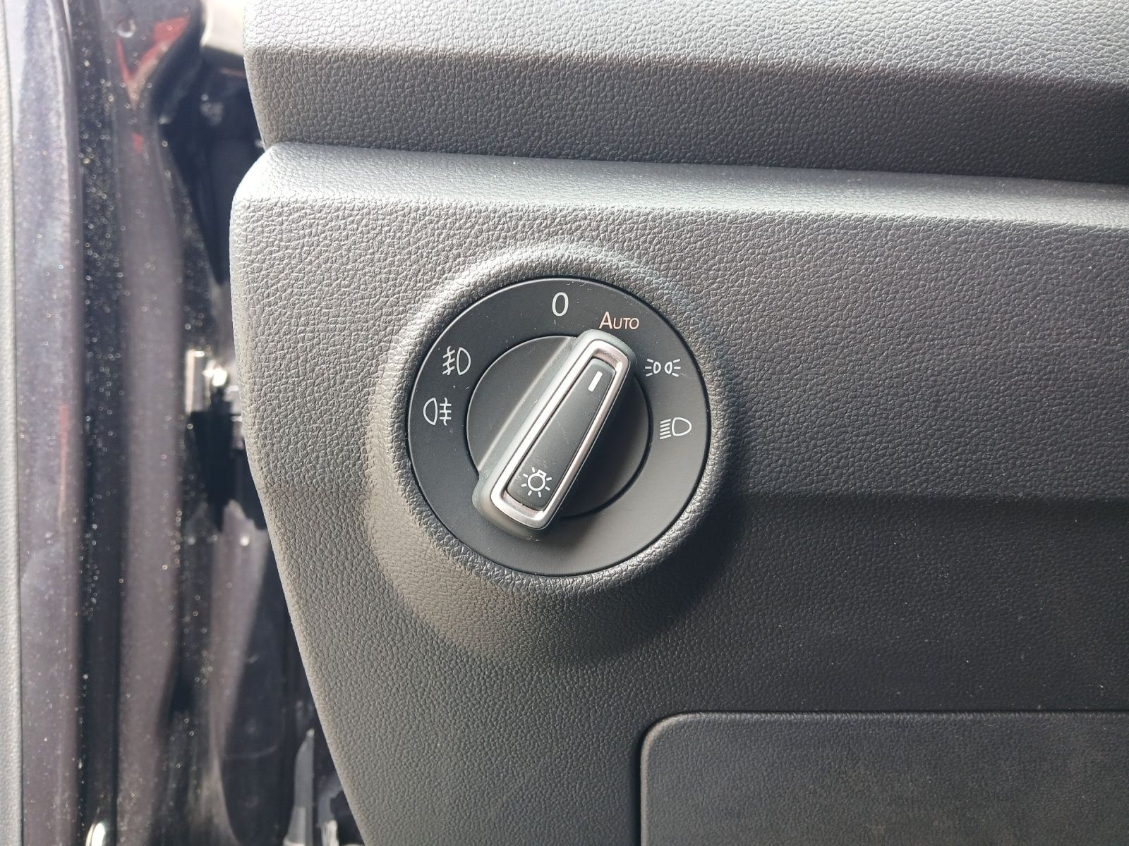 Fahrzeugabbildung Volkswagen T-Roc TSI Sport 4M DSG LED Navi AID ACC RFK SH 1