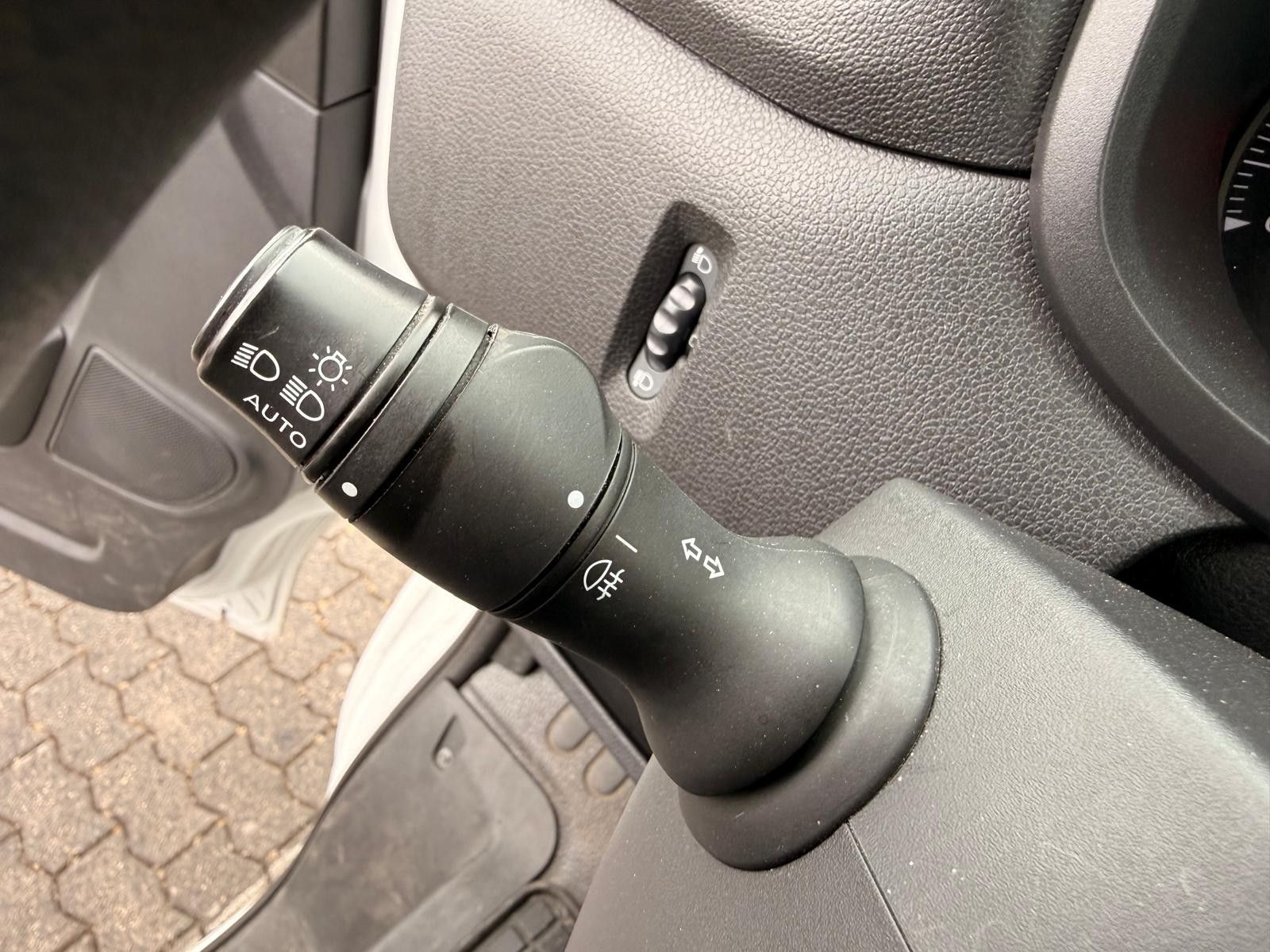 Fahrzeugabbildung Renault Master III Kasten L1H2 HKa 3,5t