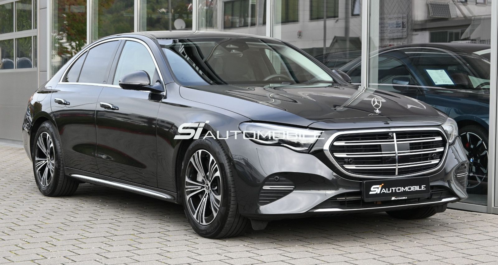 Fahrzeugabbildung Mercedes-Benz E 200 Lim. Exclusive Premium °ACC°AHK°BURMESTER°