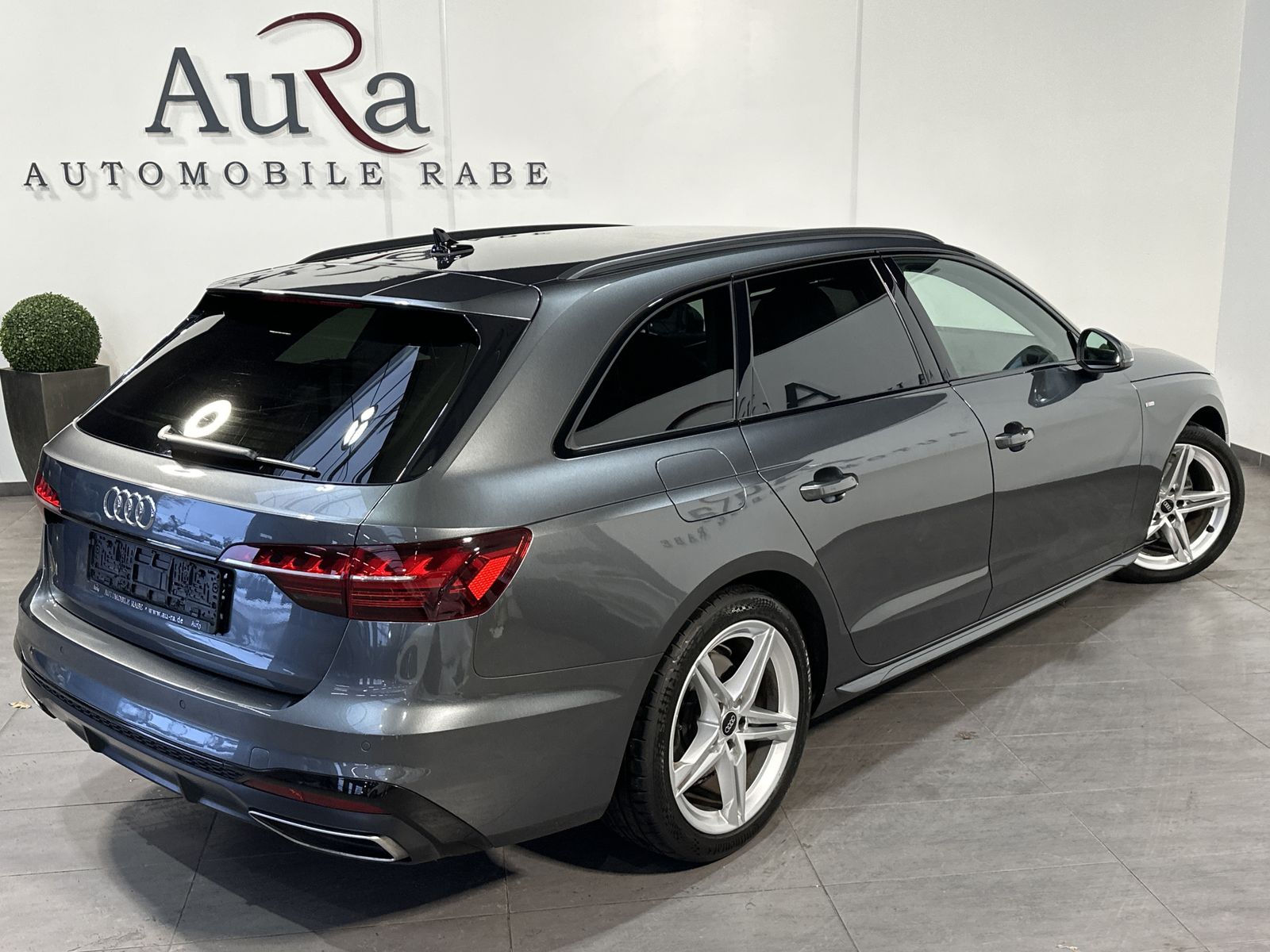 Fahrzeugabbildung Audi A4 Avant 35 TDI S-Line Black NAV+LED+AHK+KAMERA