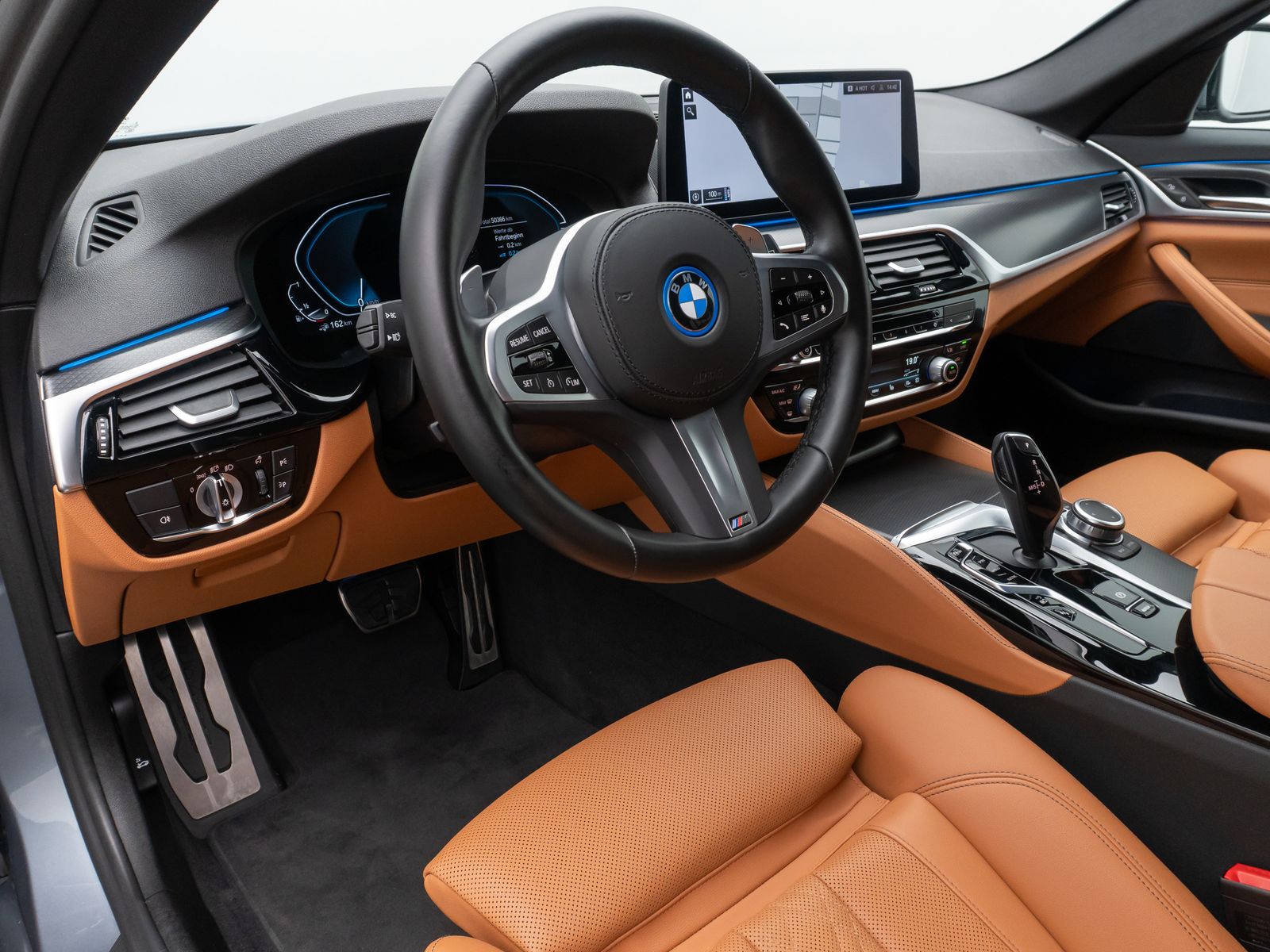 Fahrzeugabbildung BMW 530e M Sport DAB Kamera AHK Memory Alarm 18Zoll