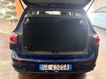 Volkswagen Golf - 6