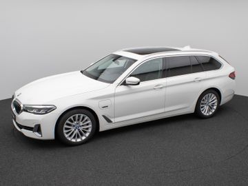 Fahrzeugabbildung BMW 530e Tour Luxury Line HiFi Pano AHK Kamera DAB