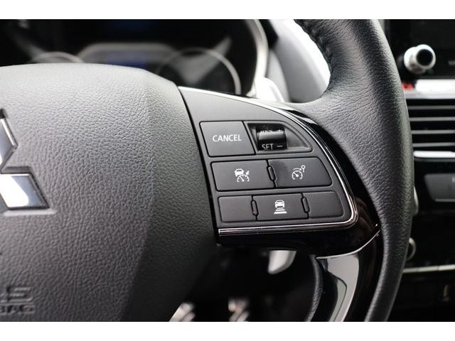 Fahrzeugabbildung Mitsubishi Eclipse Cross 2.4 Plus Select Black Hybrid 4WD