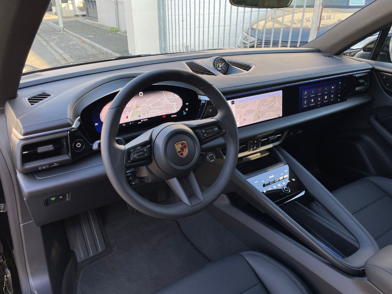 Fahrzeugabbildung Porsche Macan 4 |ACC|22"|Pano|3.Disp|SportChro|PASM|360°