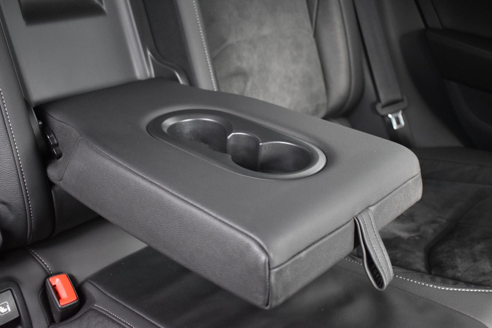 Fahrzeugabbildung Volkswagen Arteon R-Line 4Motion PANO/AHK/STH/MASAGE/DYNAUD