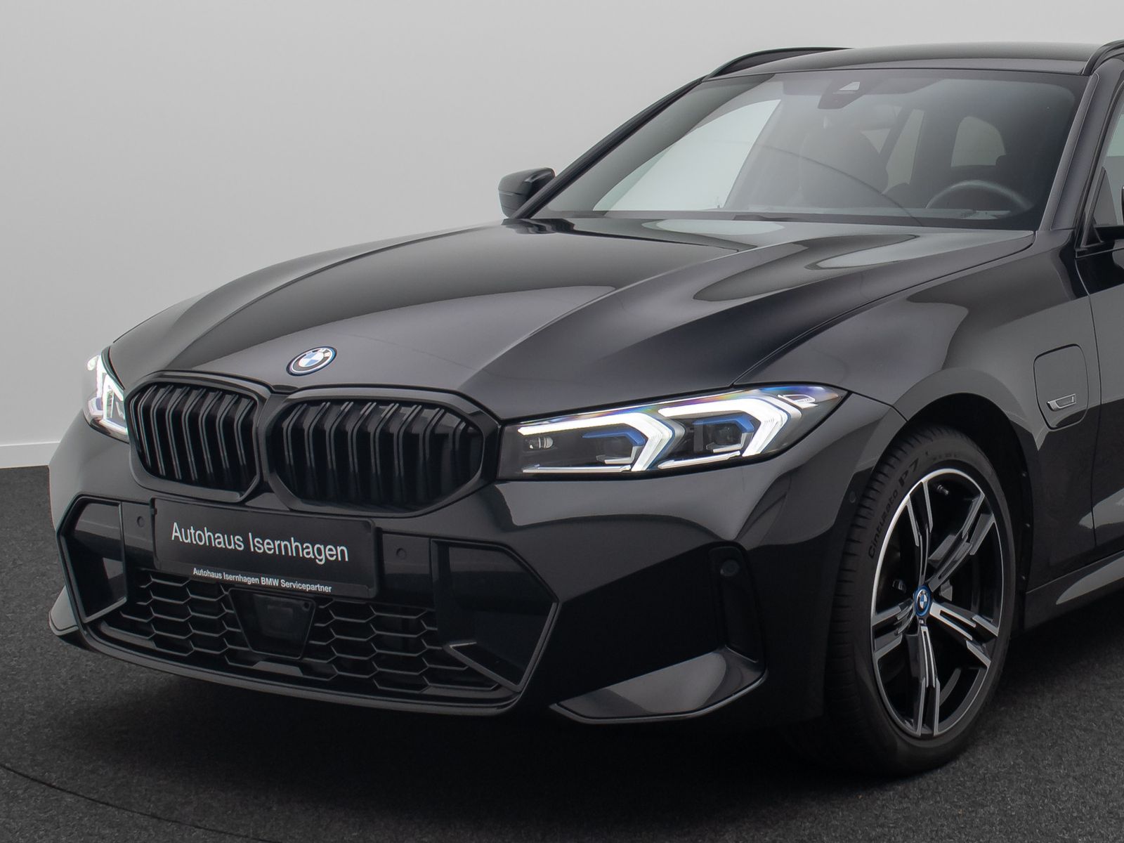 Fahrzeugabbildung BMW 330e xD M Sport HUD DAB Kamera Komfort 18Zoll