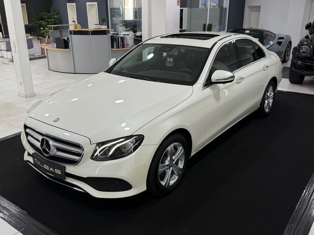 Image of Mercedes-Benz E 220