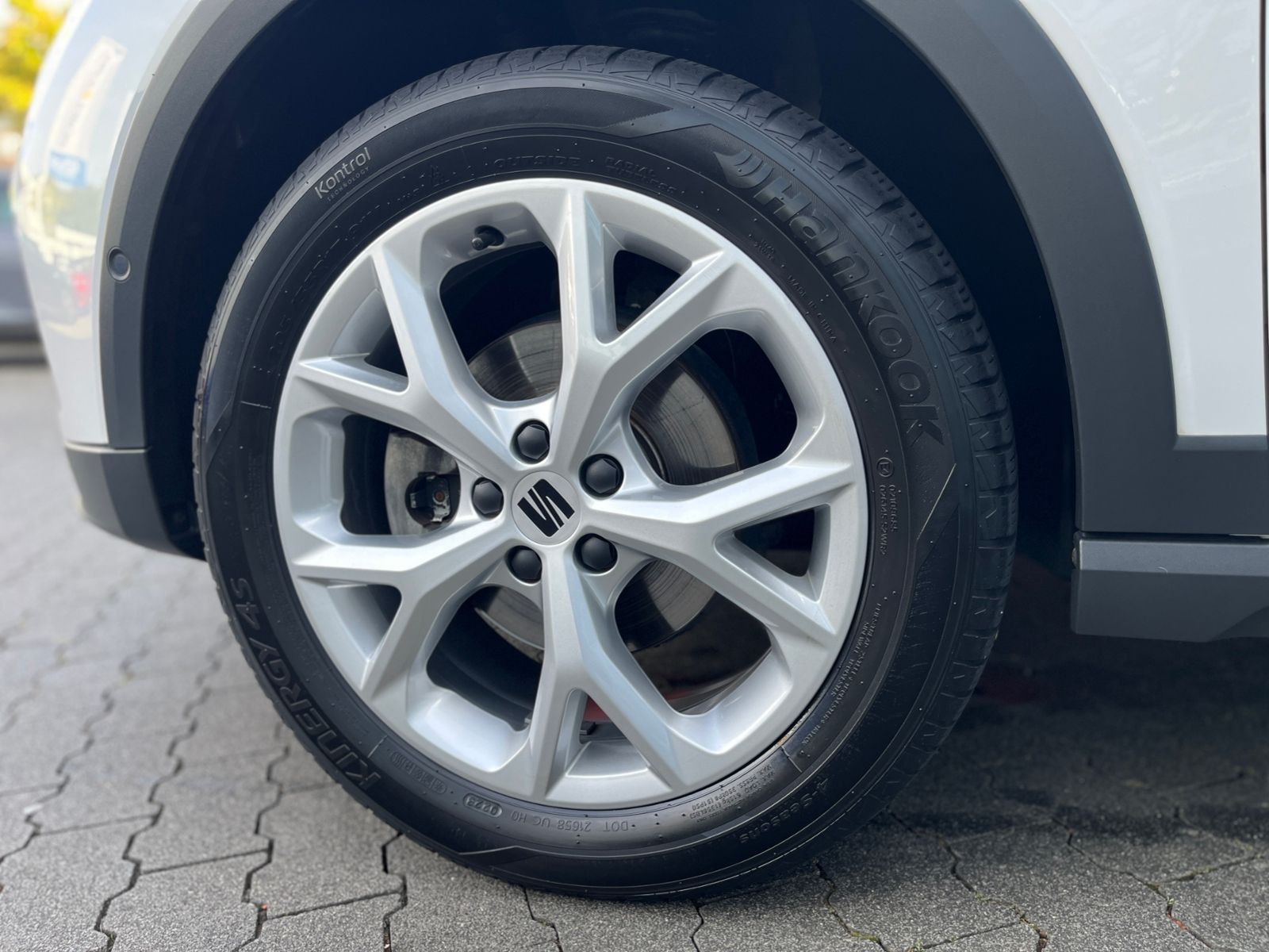 Fahrzeugabbildung SEAT ARONA  1.5 TSI DSG FR ACC LED NAV RFK SHZ 17"