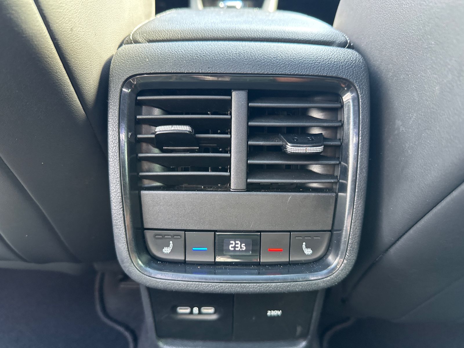 Fahrzeugabbildung SKODA Octavia Combi 2.0 TDI RS 4x4 NAV+LED+PANO+KAMERA