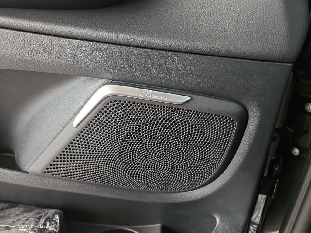 Fahrzeugabbildung Mercedes-Benz EQV 300 AVG lang 7Sitze AIRMATIC Pano Sound 360°