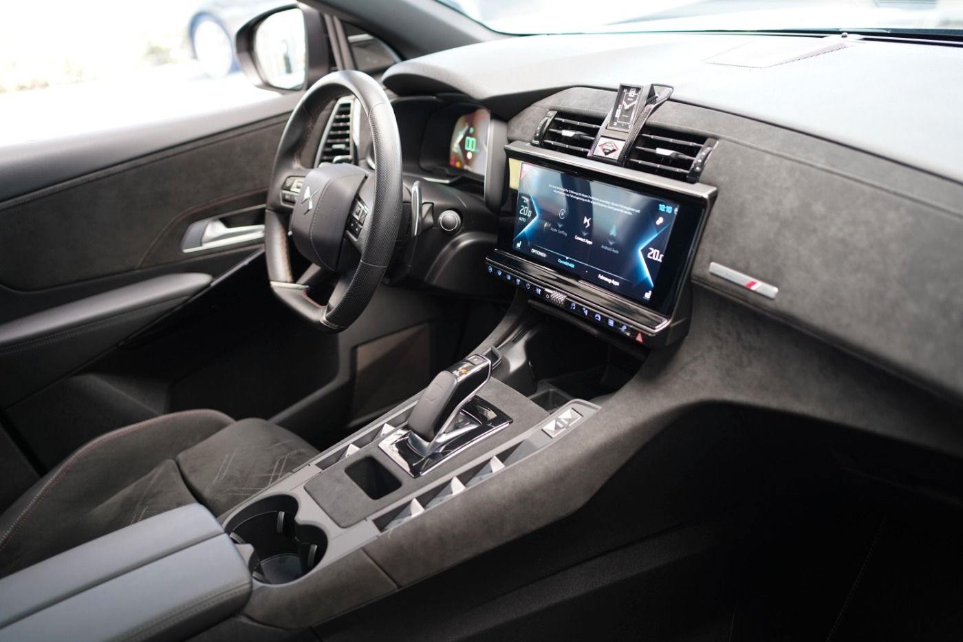 Fahrzeugabbildung DS Automobiles DS7 Crossback E-Tense 4x4 300 Anhängerkupplung