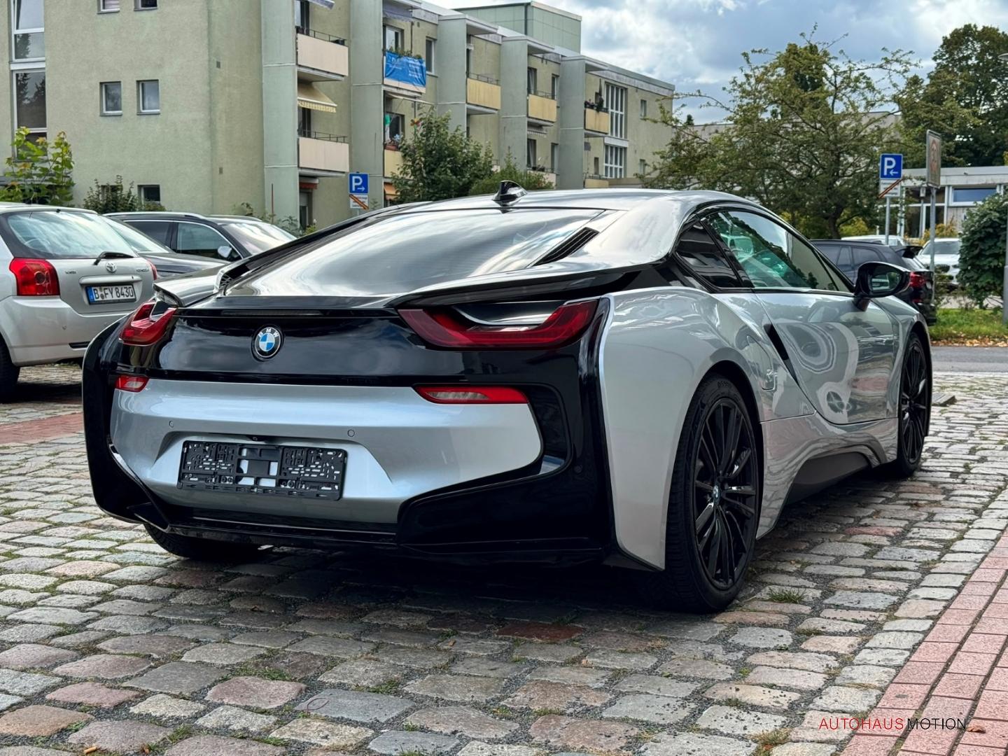 BMW i8 Coupe LED HUD SHZ LEDER KOLLISIONWARNER