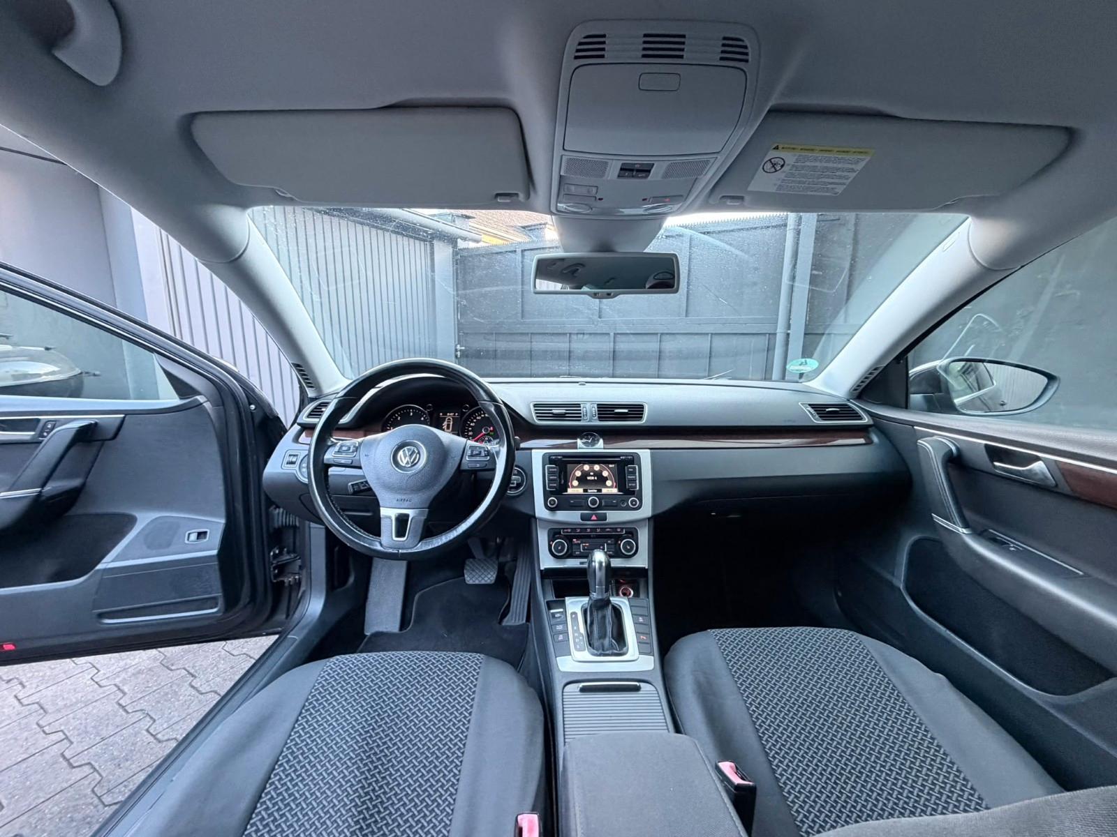 Volkswagen Passat 2011 — photo 11