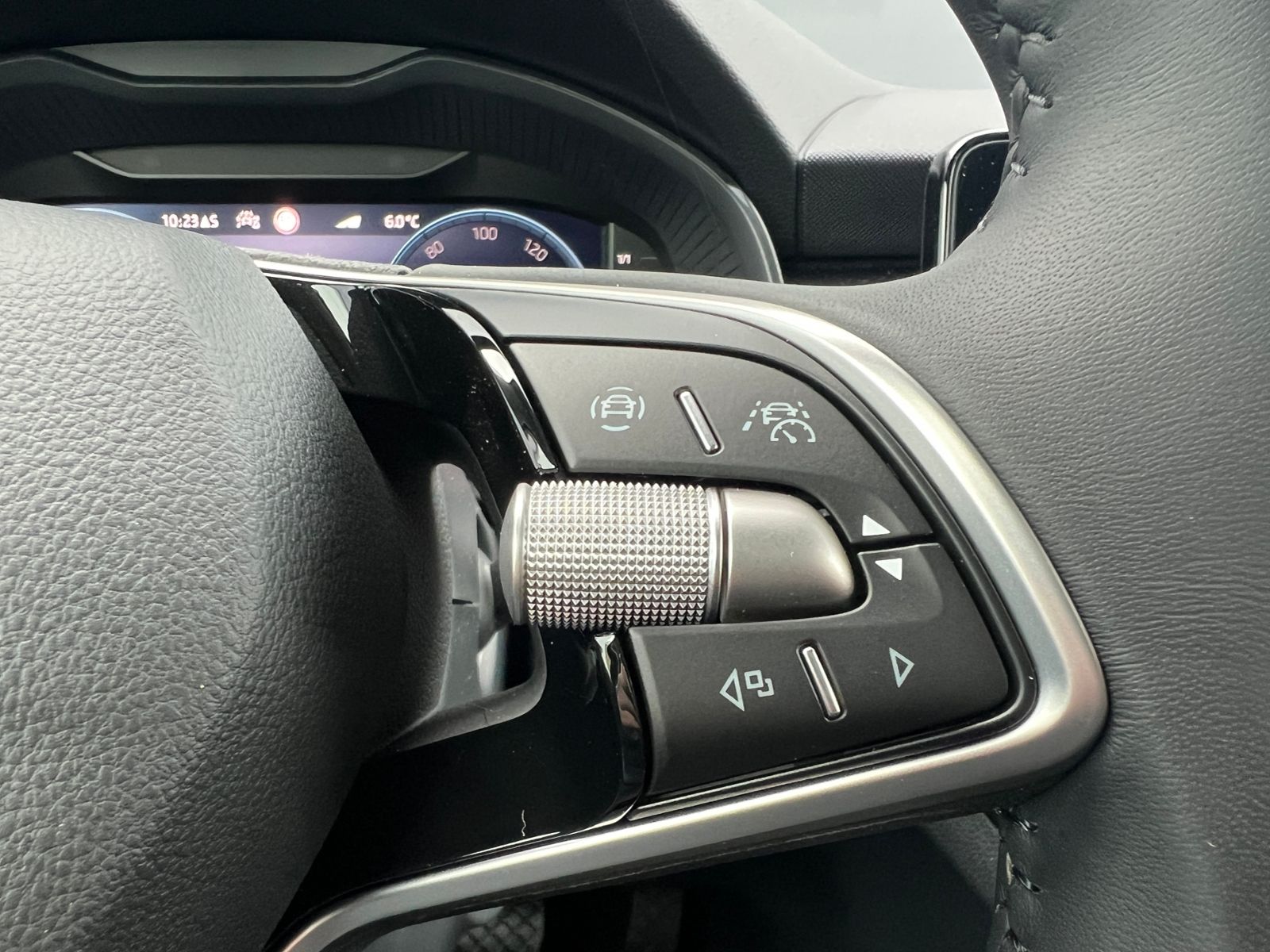 Fahrzeugabbildung SKODA Kamiq Tour 1.0 TSI DSG *AHK, Matrix, ACC, SmartL