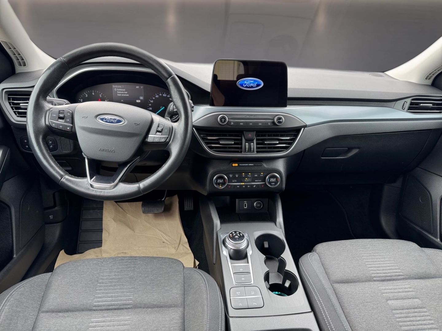 Fahrzeugabbildung Ford Focus Turnier Active, Winter+Komfort+Designpaket