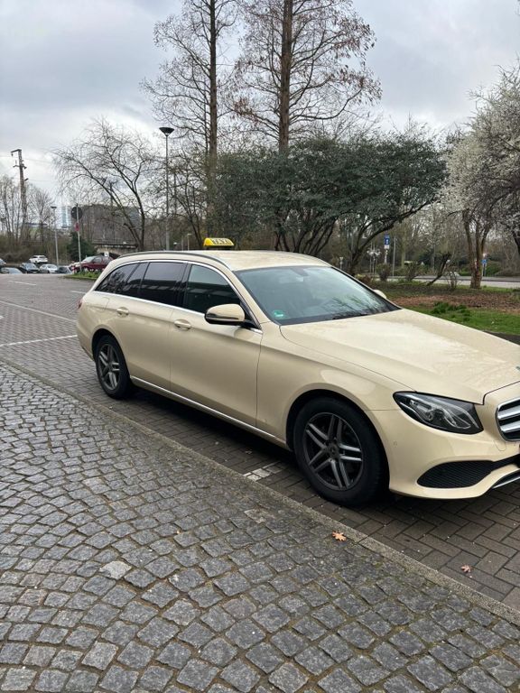 Image of Mercedes-Benz E 200