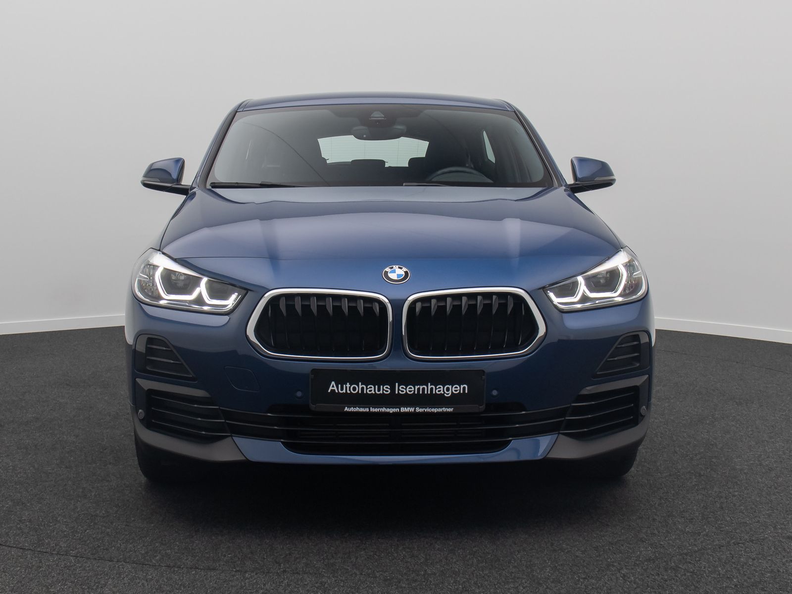 Fahrzeugabbildung BMW X2 sD18i GeschwindigReg DAB ParkAs Sportsitz 18"