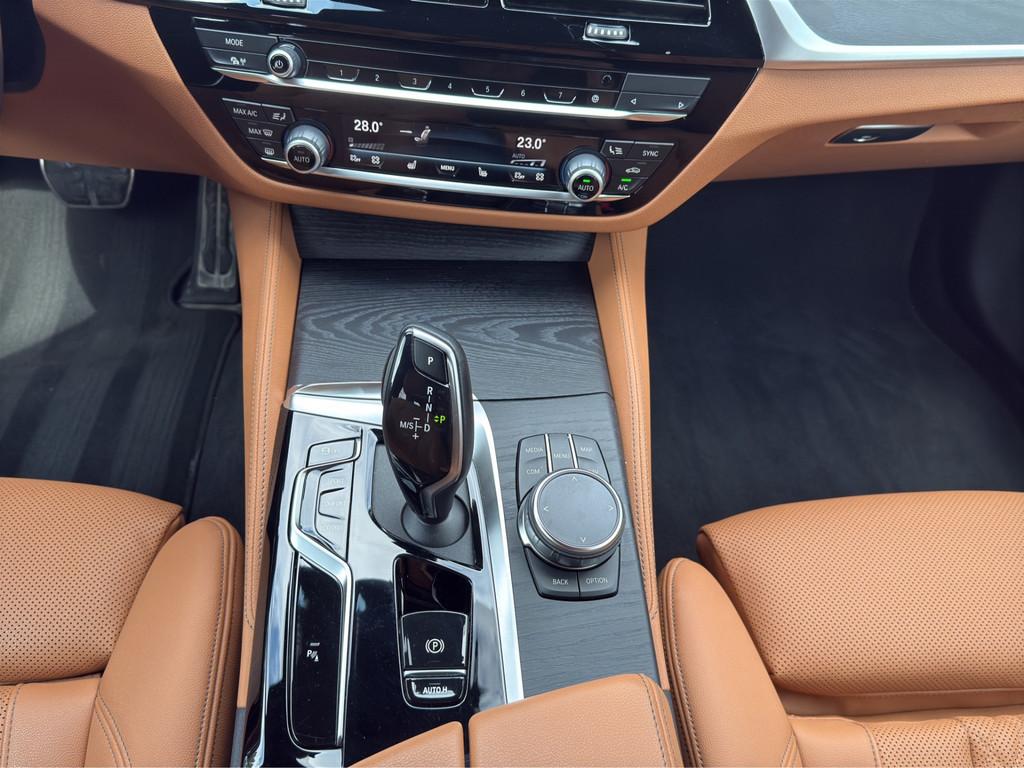 BMW 530i T. M-SPORT LASER NAVI PANO KAMERA 19" AHK