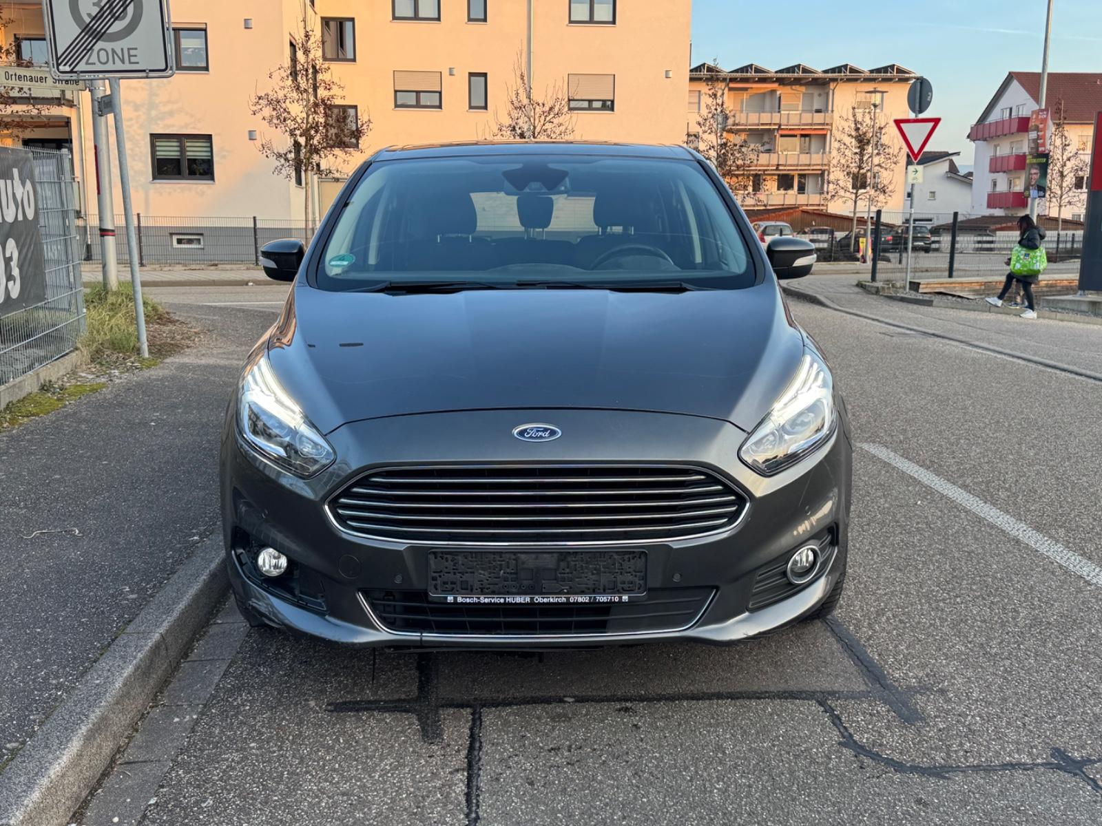 Ford S-MAX Titanium / TÜV NEU / 7-Sitzer / Euro 6