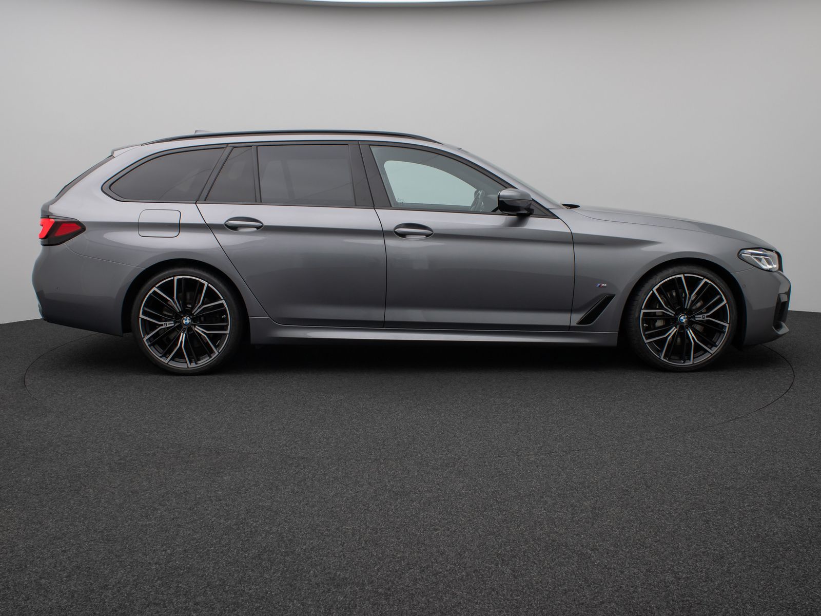 Fahrzeugabbildung BMW 530d M Sport Kamera Laser HUD DAB HiFi Komfort