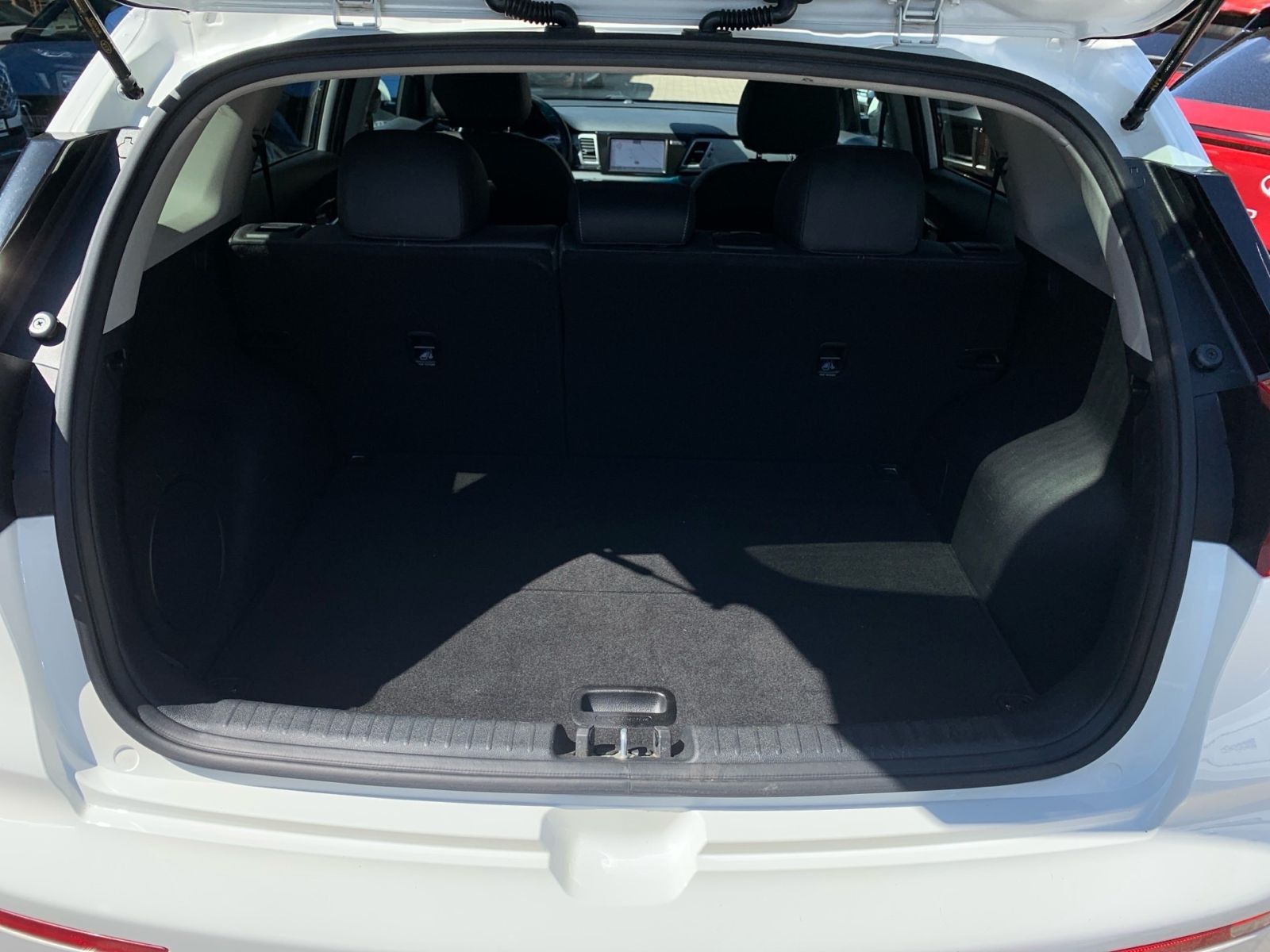 Fahrzeugabbildung Kia Niro 1.6 Hybrid Spririt AHK Leder Navi 1Hd