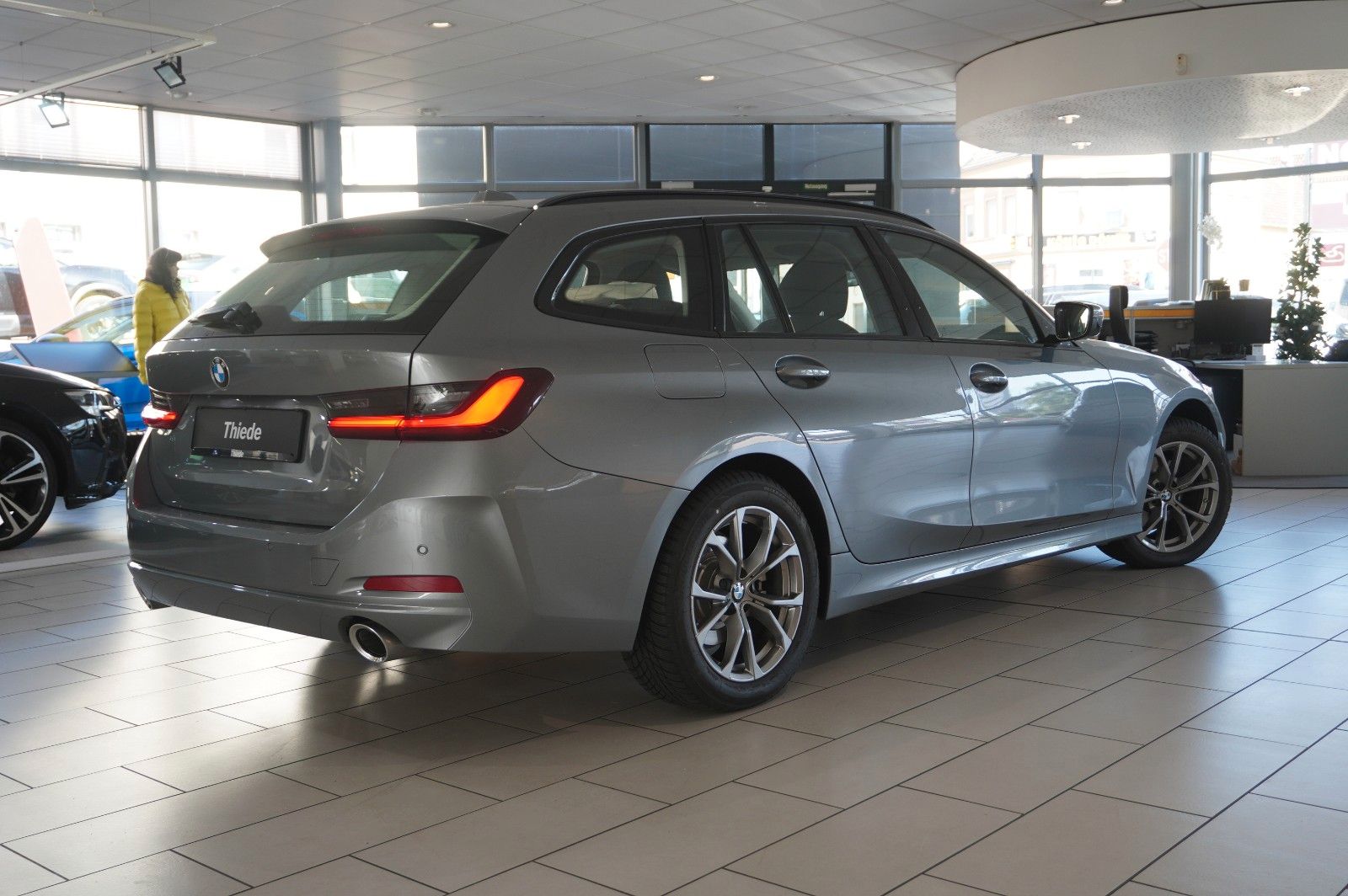 Fahrzeugabbildung BMW 320D TOURING X-DRIVE NAVI/LED/VIRTU./SHZ/DAB+
