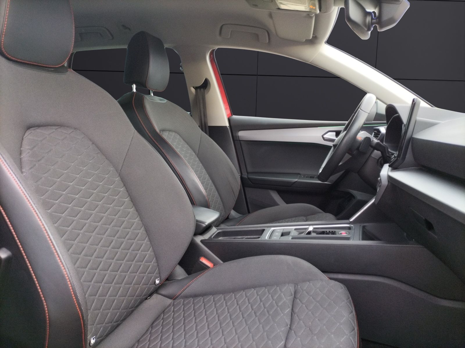 Fahrzeugabbildung SEAT Leon ST eTSI FR-Line DSG LED AHK Navi ACC Park-A