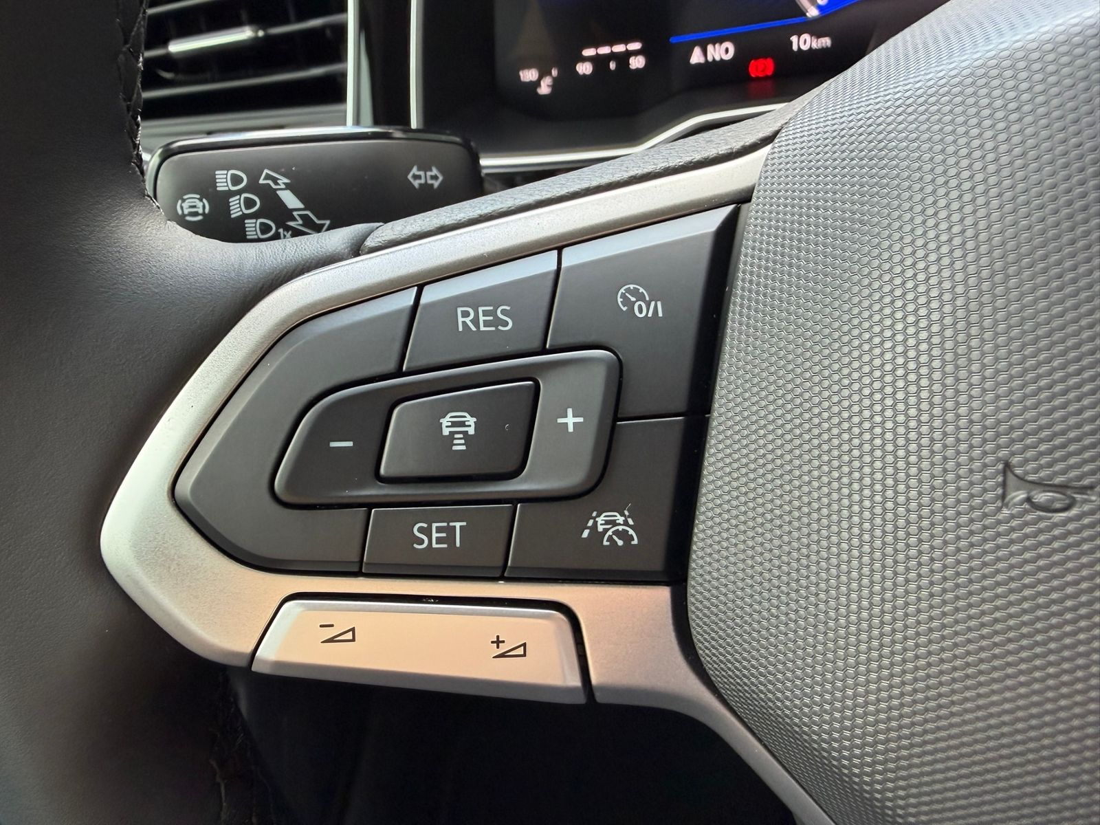 Fahrzeugabbildung Volkswagen Polo ENERGY 1.0 TSI *Navi, Ganzjahresreifen, Rüc