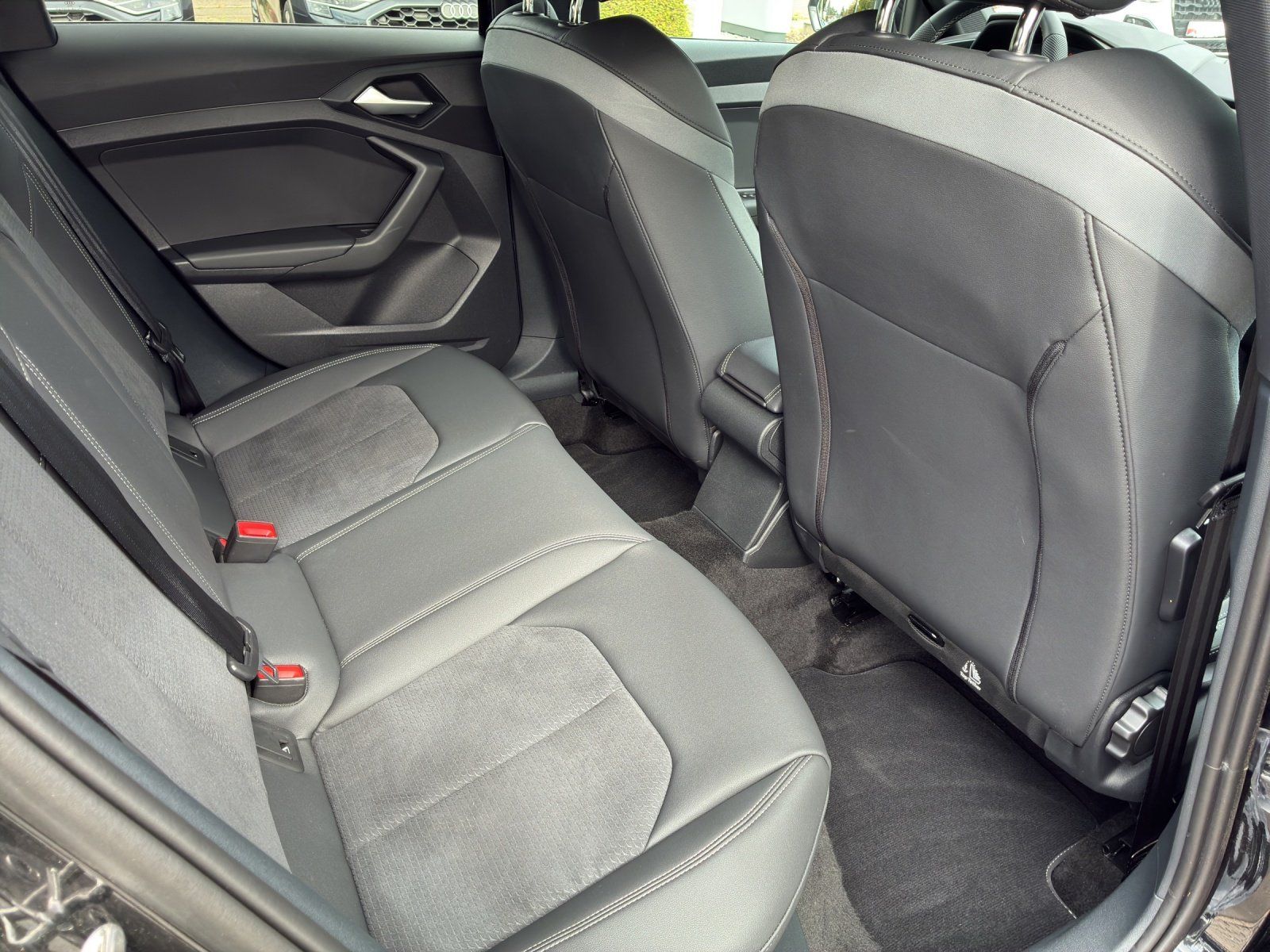 Fahrzeugabbildung Audi A1 Sportback 30 1.0 TFSI advanced LED,Navi,SHZ