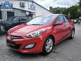 Hyundai i30 FIFA World Cup Edition NAVI R-CAM PDC SHZG - Hyundai i30 Unfallwagen