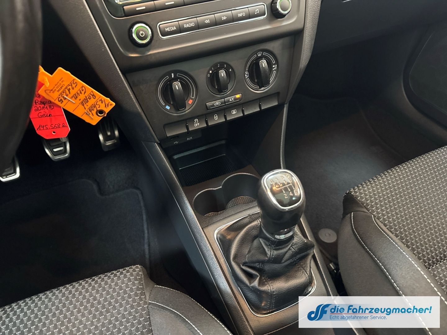 Fahrzeugabbildung SKODA Rapid Spaceback StylePlus 1.2 TSI Panorama Xenon