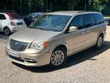 Lancia Voyager 2.8 Platinum Automatik 7 SITZER - Lancia Voyager aus 2013
