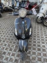 Vespa Primavera 50 LED USB LM - Vespa Motorräder in Berlin