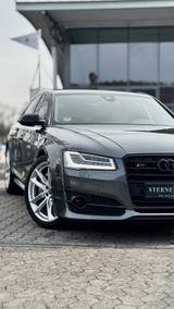 Audi S8 PLUS/4.0QUATRO/MASSAGE/SITZKLIMA Sportp. LED - graue Audi S8