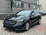 Mercedes-Benz GLA 250 Garantie*B.Xenon*Leder*Pano*AMG* - : Kombi, Automatik