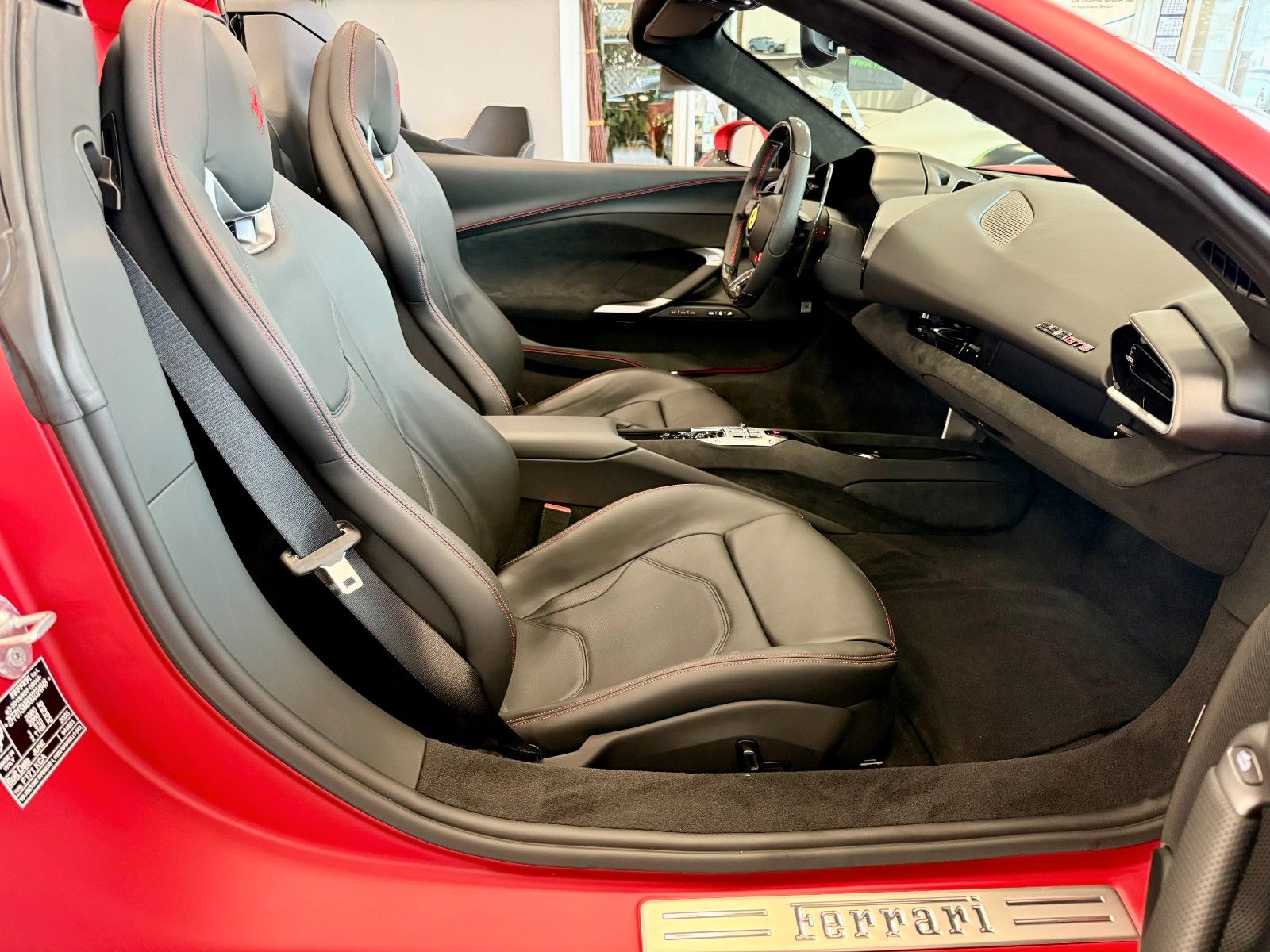 Fahrzeugabbildung Ferrari 296 GTS "Special Color" / LIFT / SURROUND VIEW