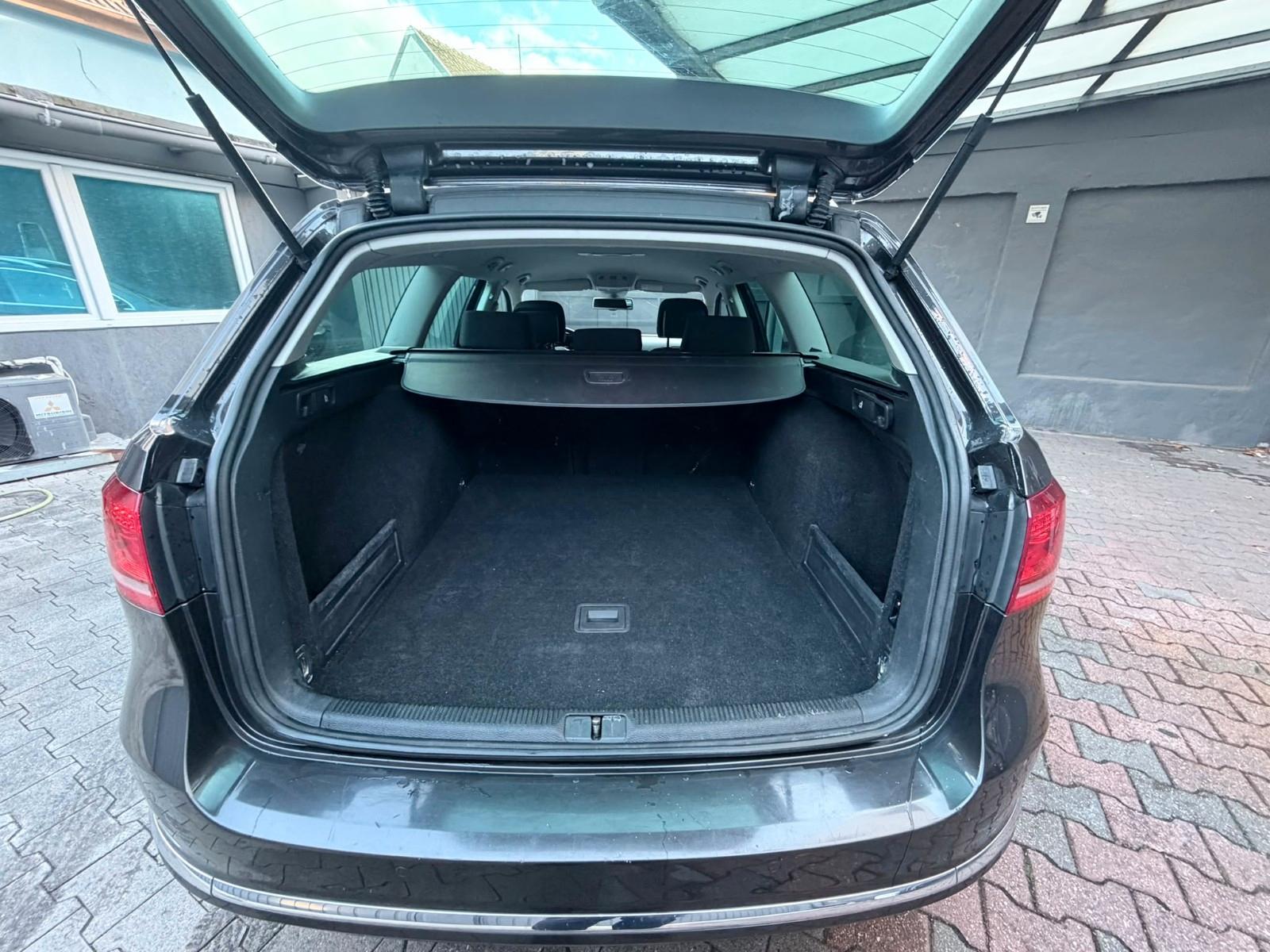 Volkswagen Passat 2011 — photo 12