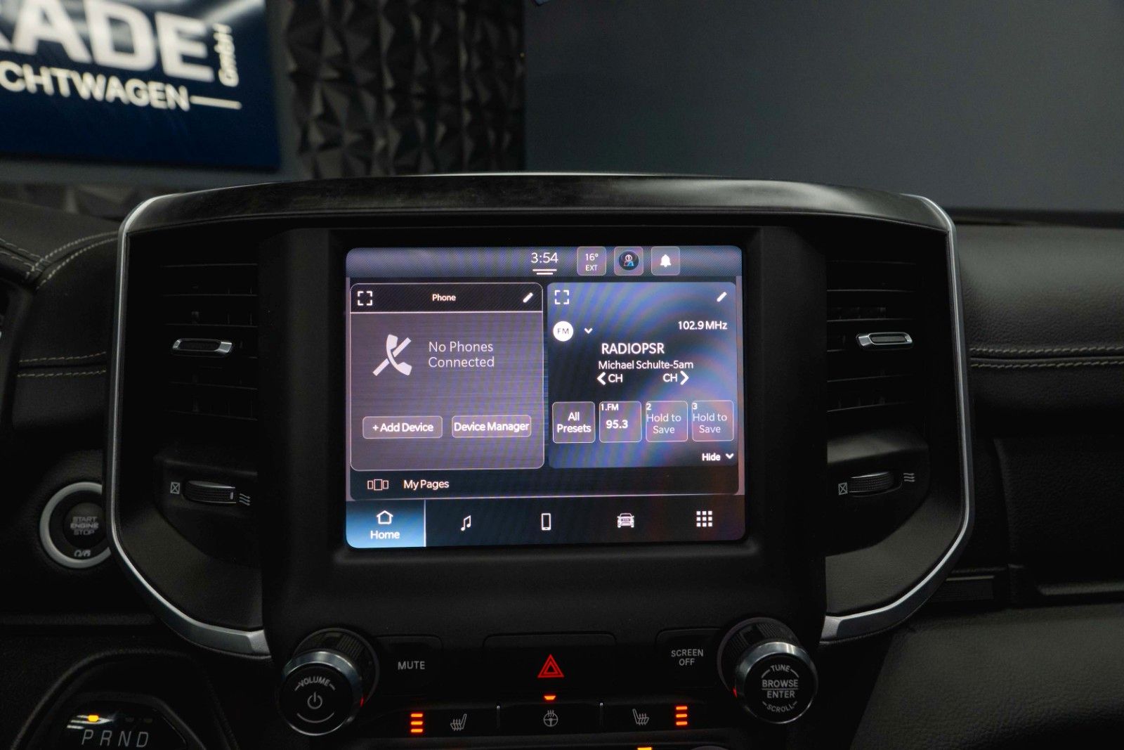 Fahrzeugabbildung Dodge RAM 5.7 V8 HEMI 4x4 Night LARAMIE Pano LED 19%
