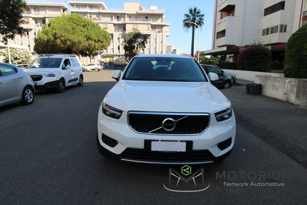 Volvo VOLVO XC40 MOMENTUM