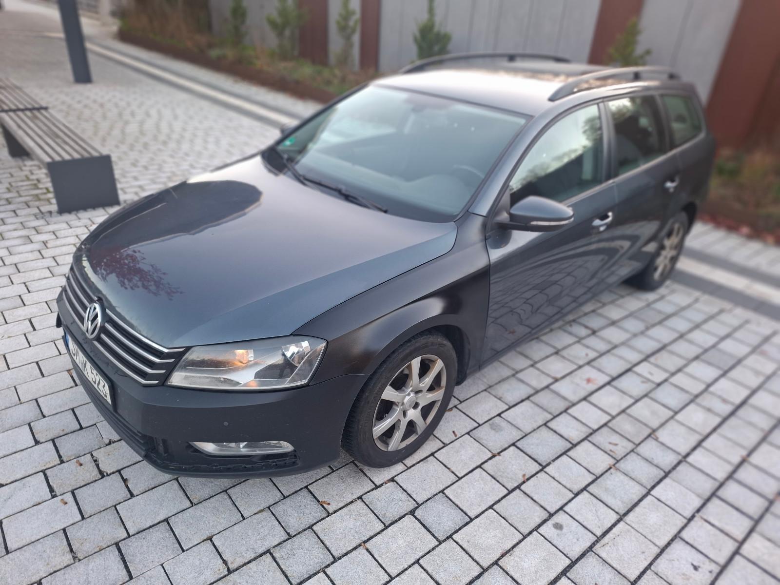 Volkswagen Passat 2011 — interior