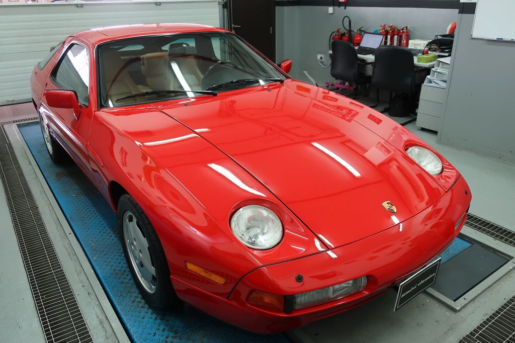 Porsche 928