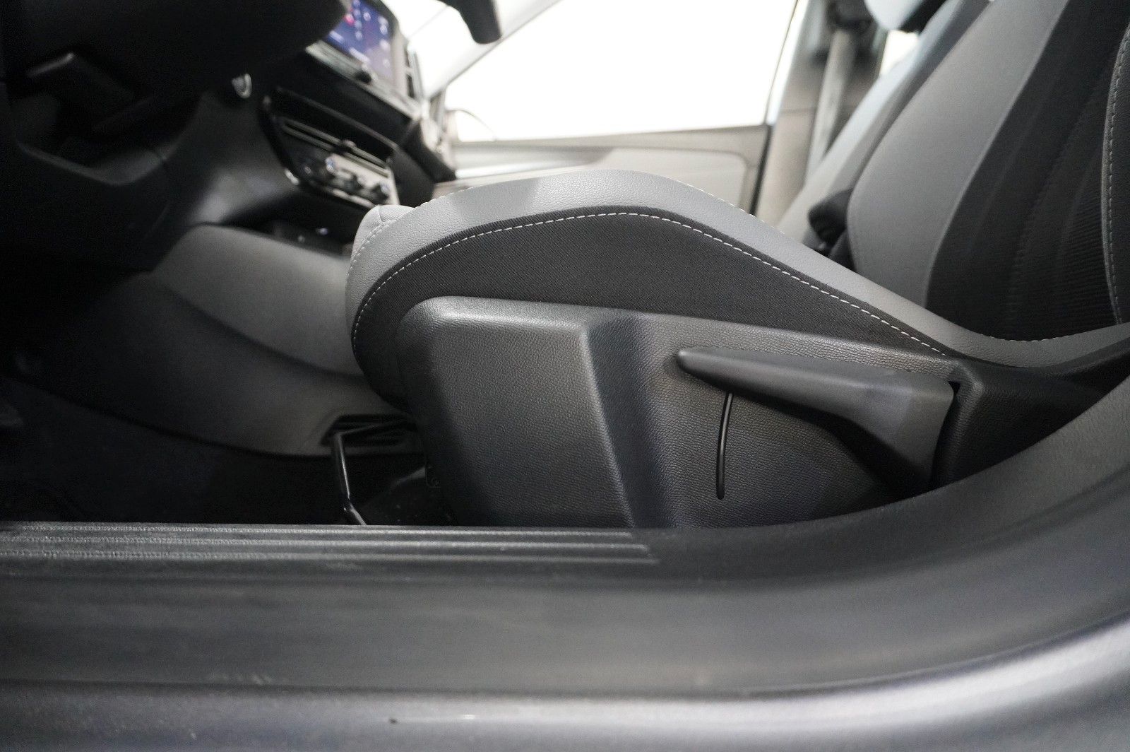 Fahrzeugabbildung Opel Mokka-e ELEGANCE 3-PHASIG NAVI/LED/VIRTU/SHZ/DAB