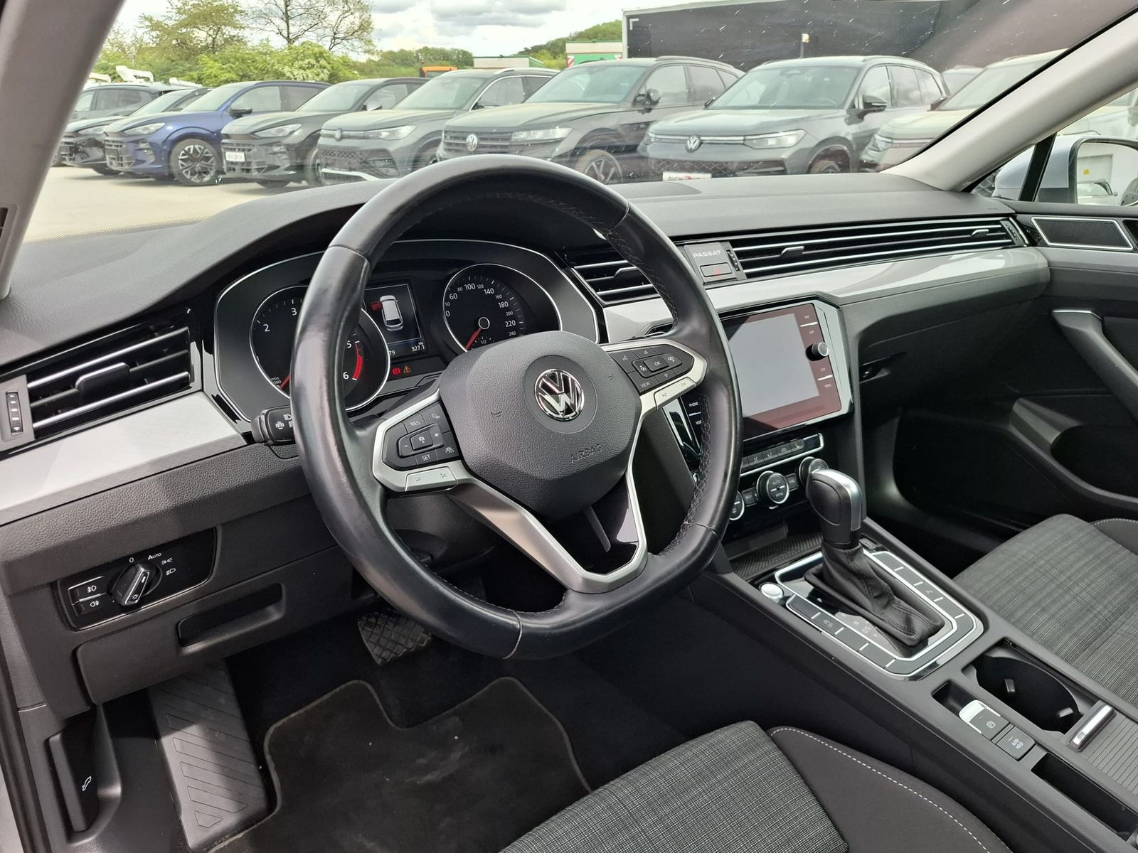 Fahrzeugabbildung Volkswagen Passat 2.0 TDI Business DSG PANO*AHK*ACC*KAMERA