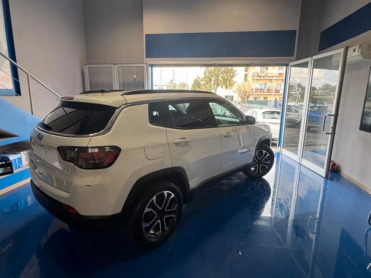Jeep Compass 1.3 Turbo T4 190 CV PHEV AT6 4xe Bu imagem 3
