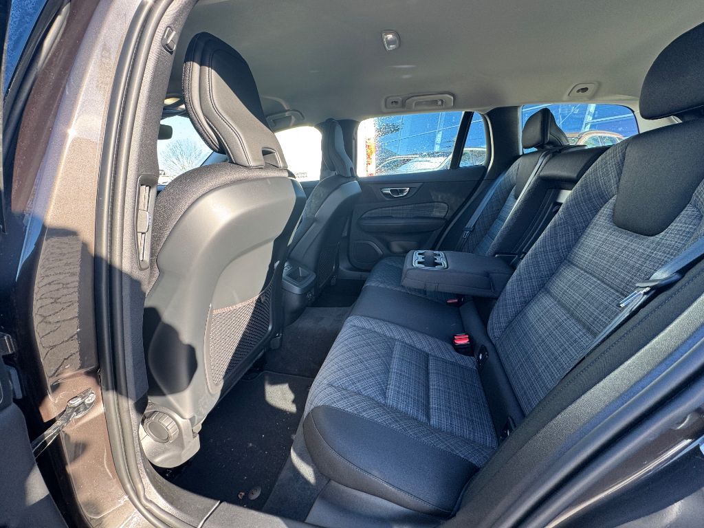Fahrzeugabbildung Volvo V60 B3 B DKG Core+ACC+Kamera+LED