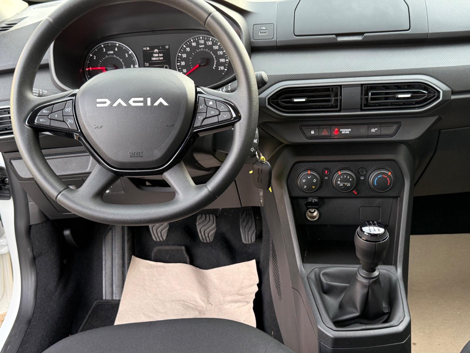 Dacia Sandero III 67 PS erst 7084 km WIE NEU