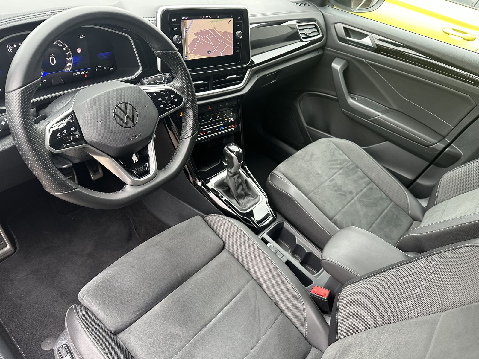 Fahrzeugabbildung Volkswagen T-Roc 2.0 TDI DSG R-Line NAV+MATRIX+PANO+ACC+SHZ