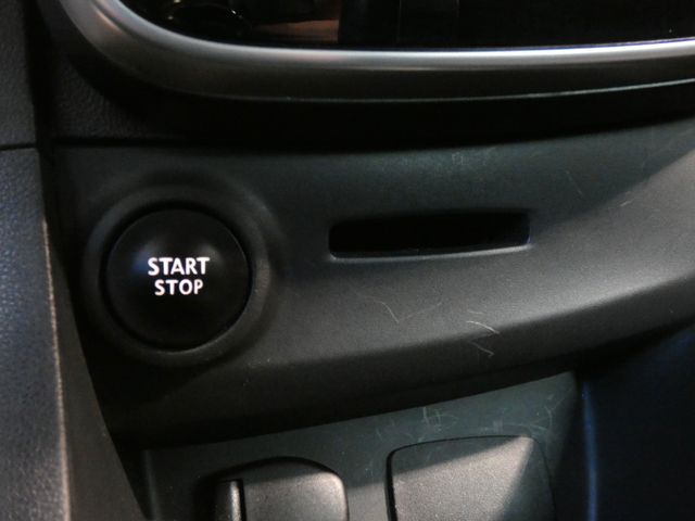 Clio 1.2 TCe 120 LIMITED ENERGY NAVI PDC KEYLESS