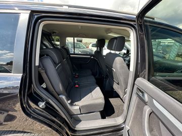 Volkswagen Touran - 10